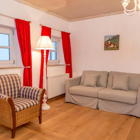 Konukevi Ansitz Wartenfels 3*
